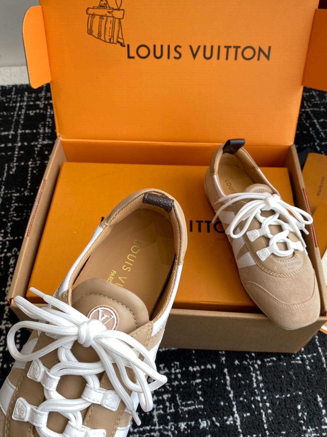 Louis Vuitton Recif Sneaker (Beige/White)