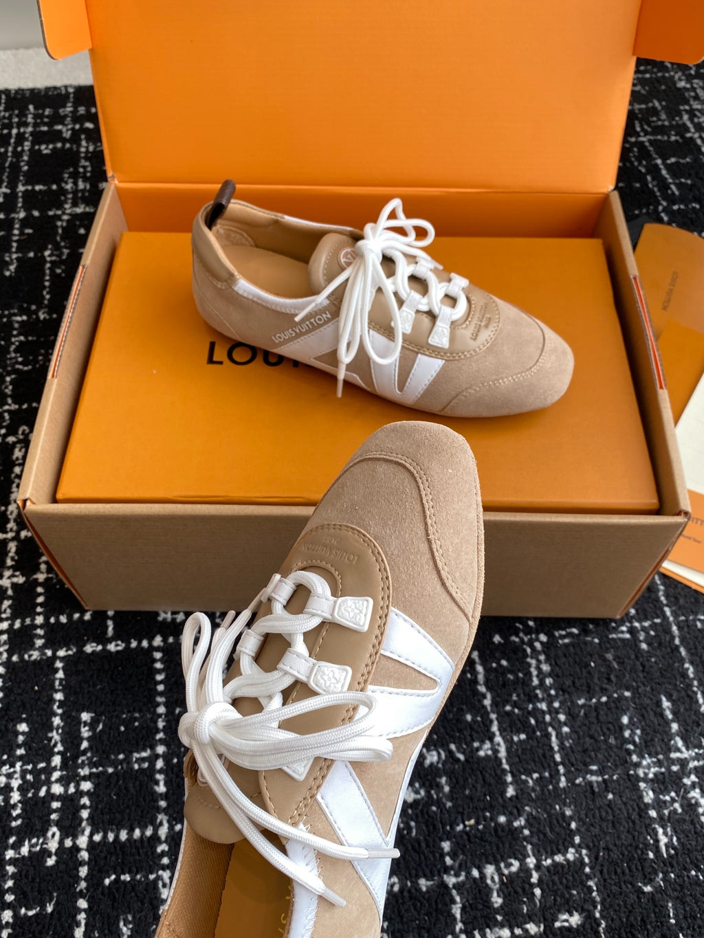 Louis Vuitton Recif Sneaker (Beige/White)