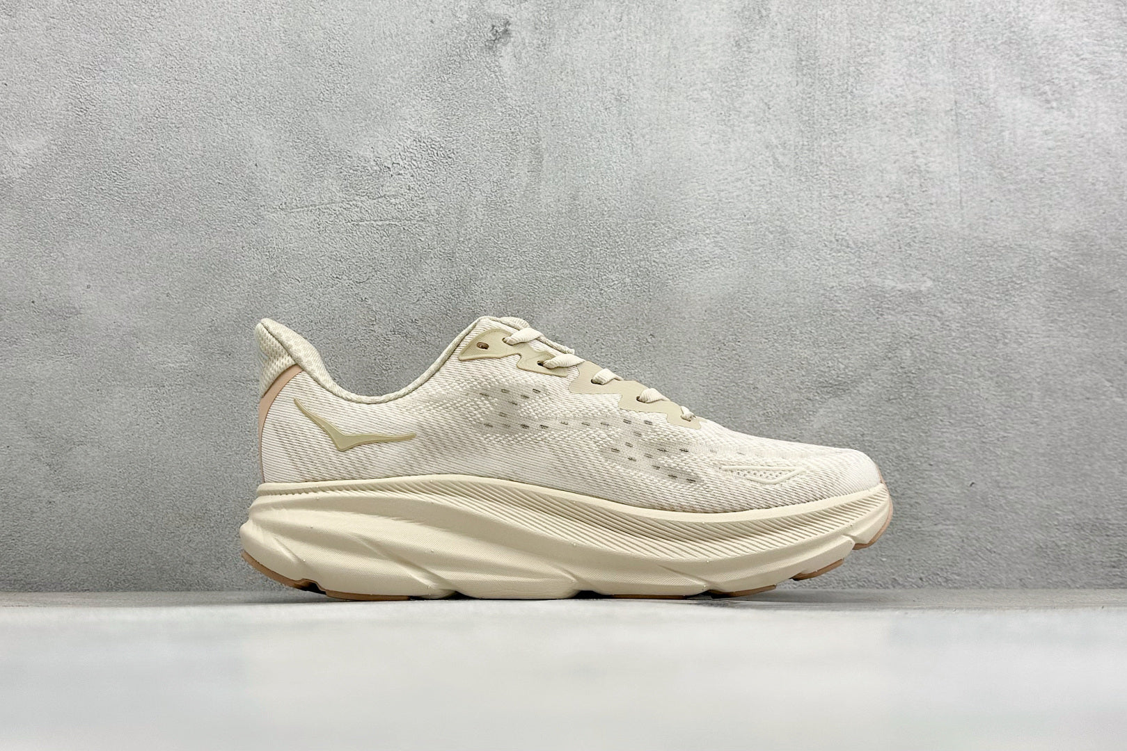 HOKA Clifton 9 Cream Running Shoes