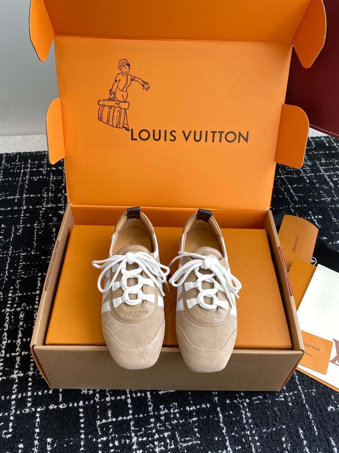 Louis Vuitton Recif Sneaker (Beige/White)