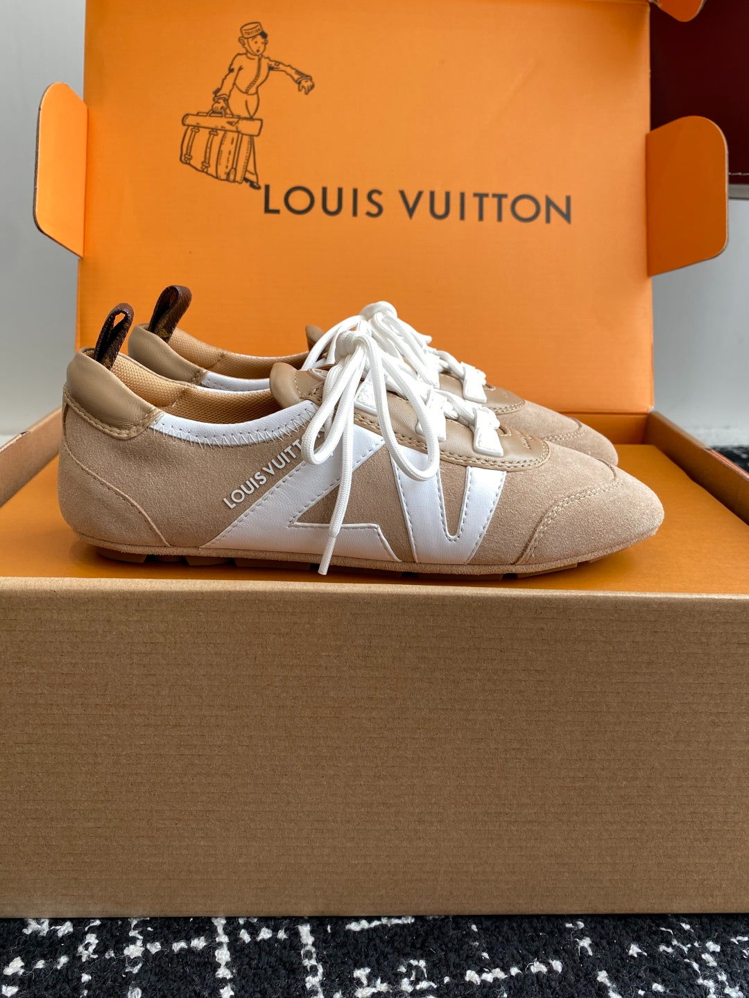 Louis Vuitton Recif Sneaker (Beige/White)