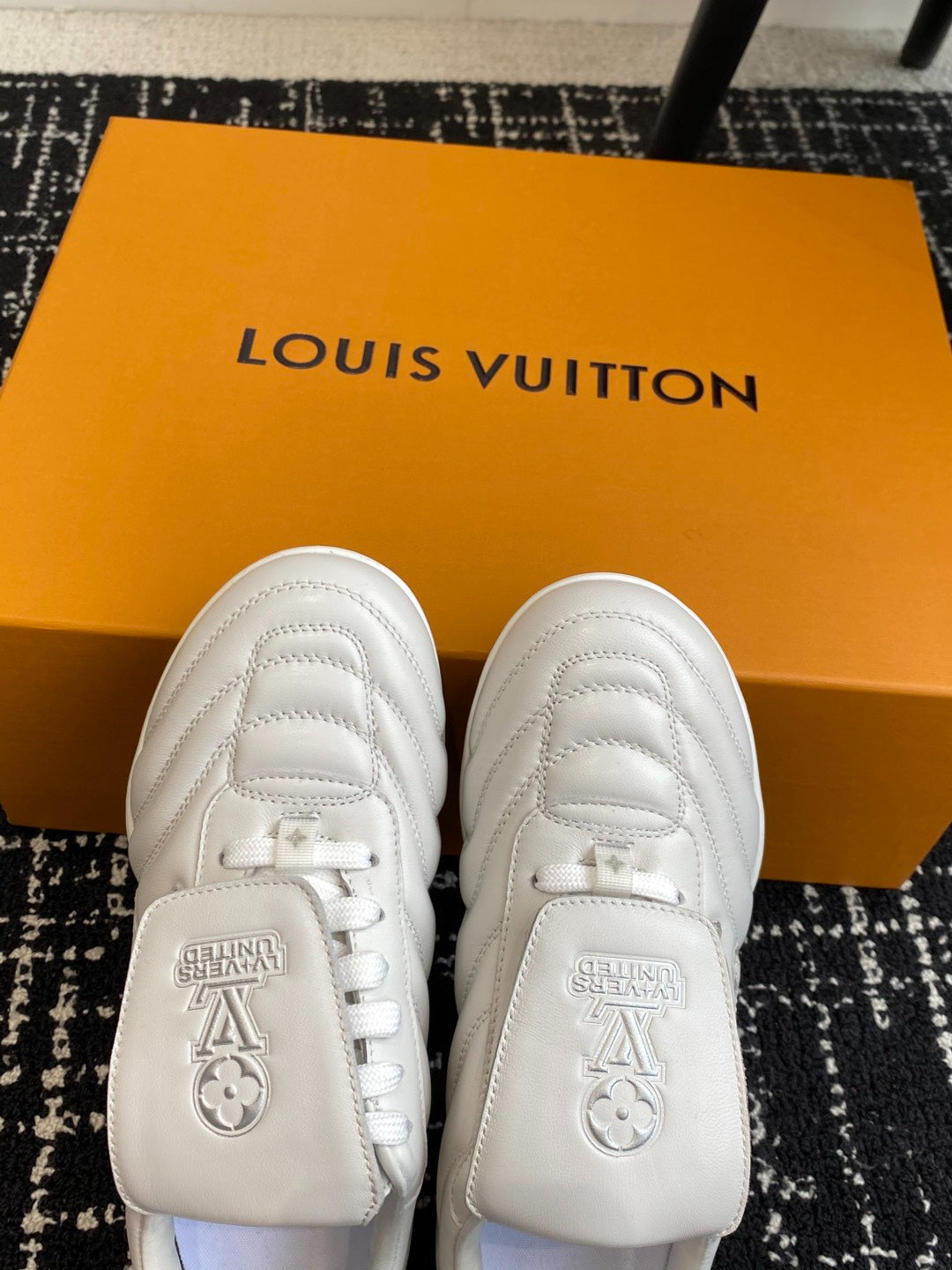 Louis Vuitton LV Kick Sneaker (White Leather)