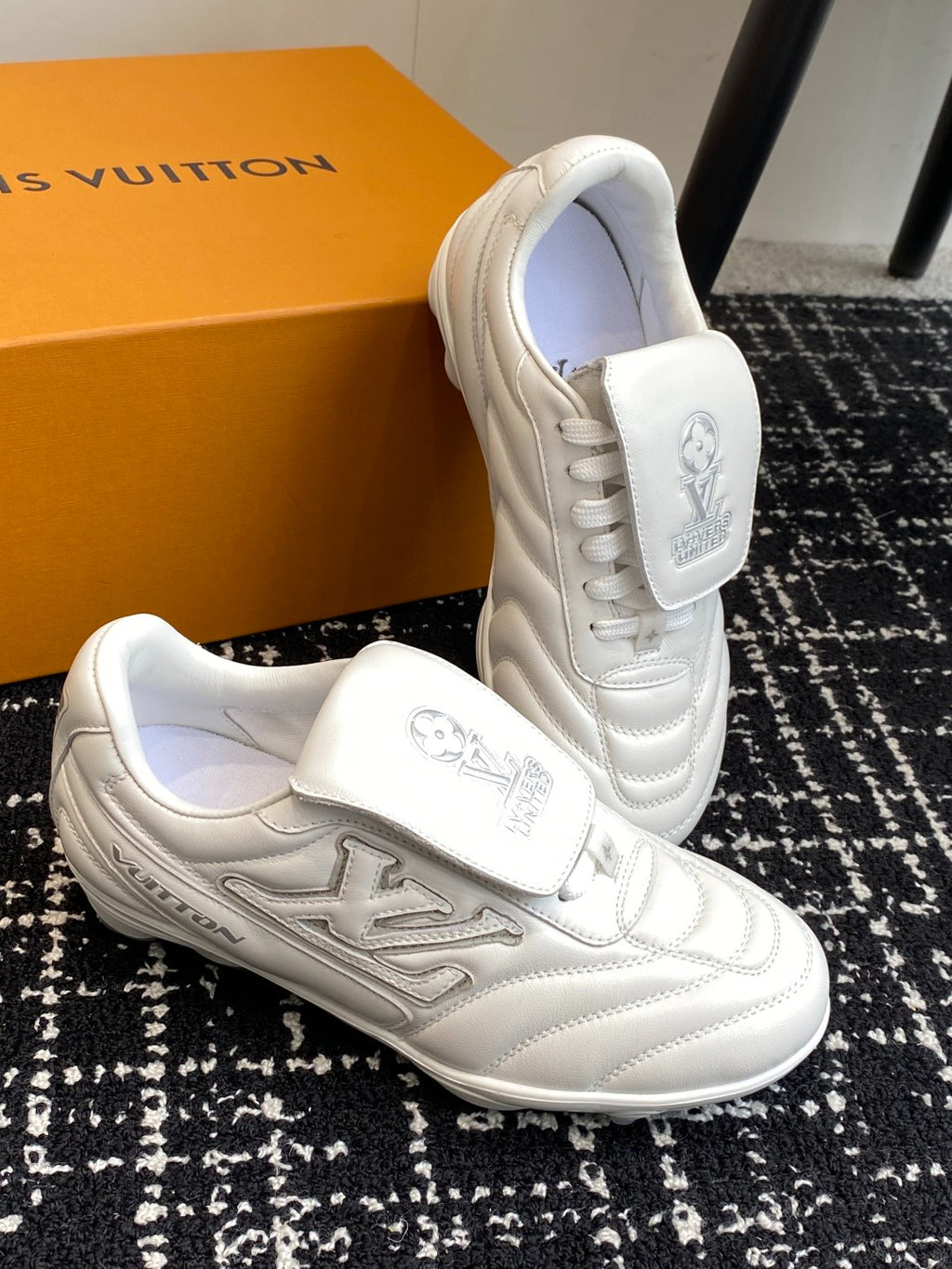 Louis Vuitton LV Kick Sneaker (White Leather)