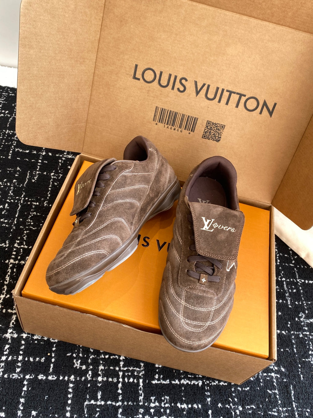 Louis Vuitton LV Kick Sneaker (Brown Suede)