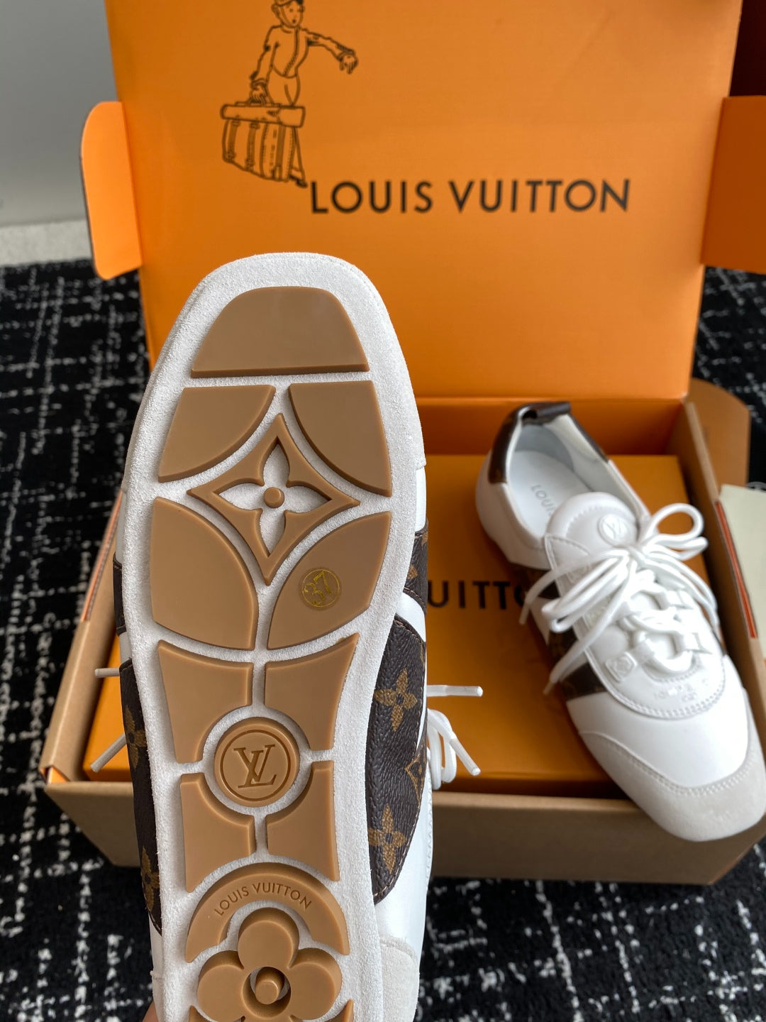 Louis Vuitton LV Recif Sneaker (White/Monogram)