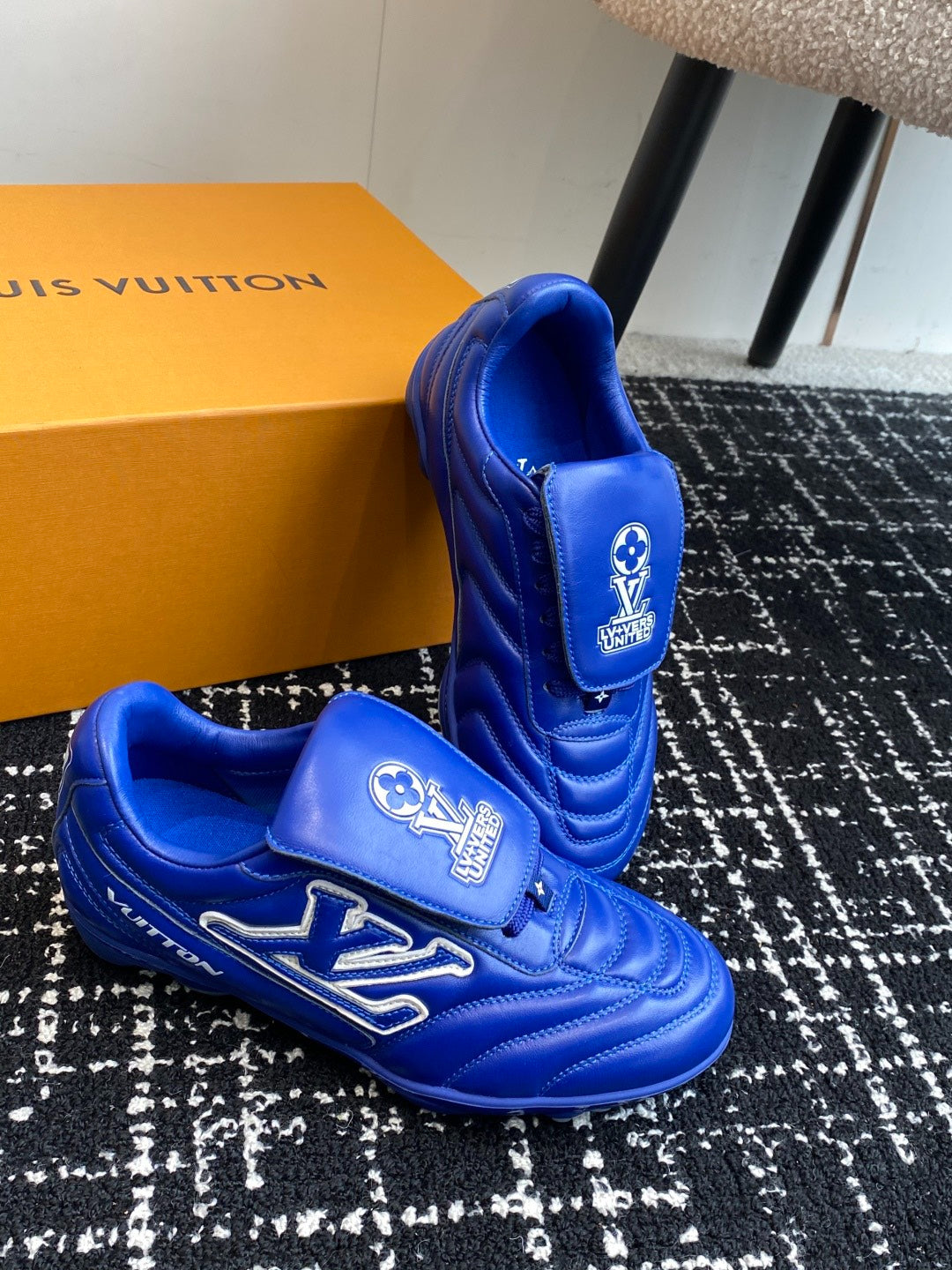 Louis Vuitton LV Kick Sneaker (Blue Leather)