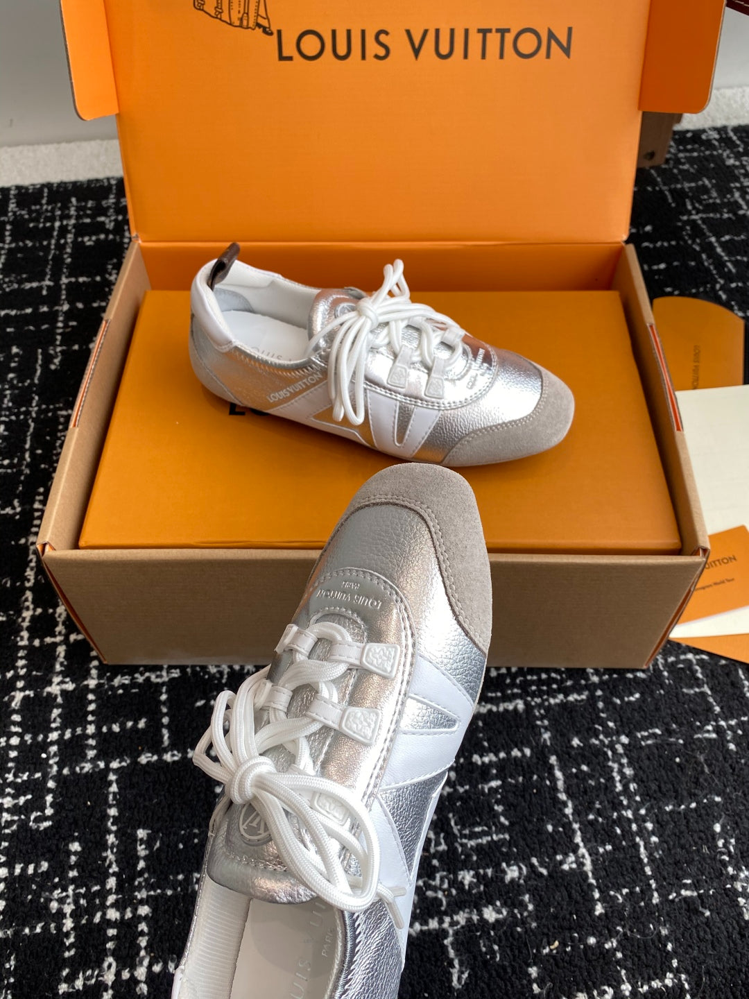 Louis Vuitton Recif Sneaker (Silver/White)