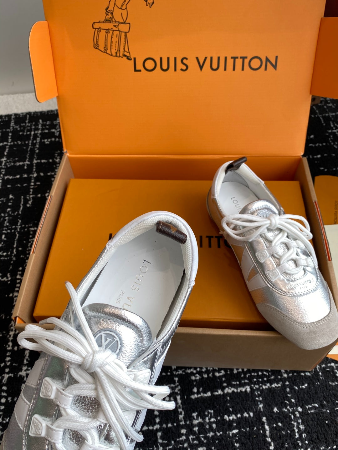 Louis Vuitton Recif Sneaker (Silver/White)