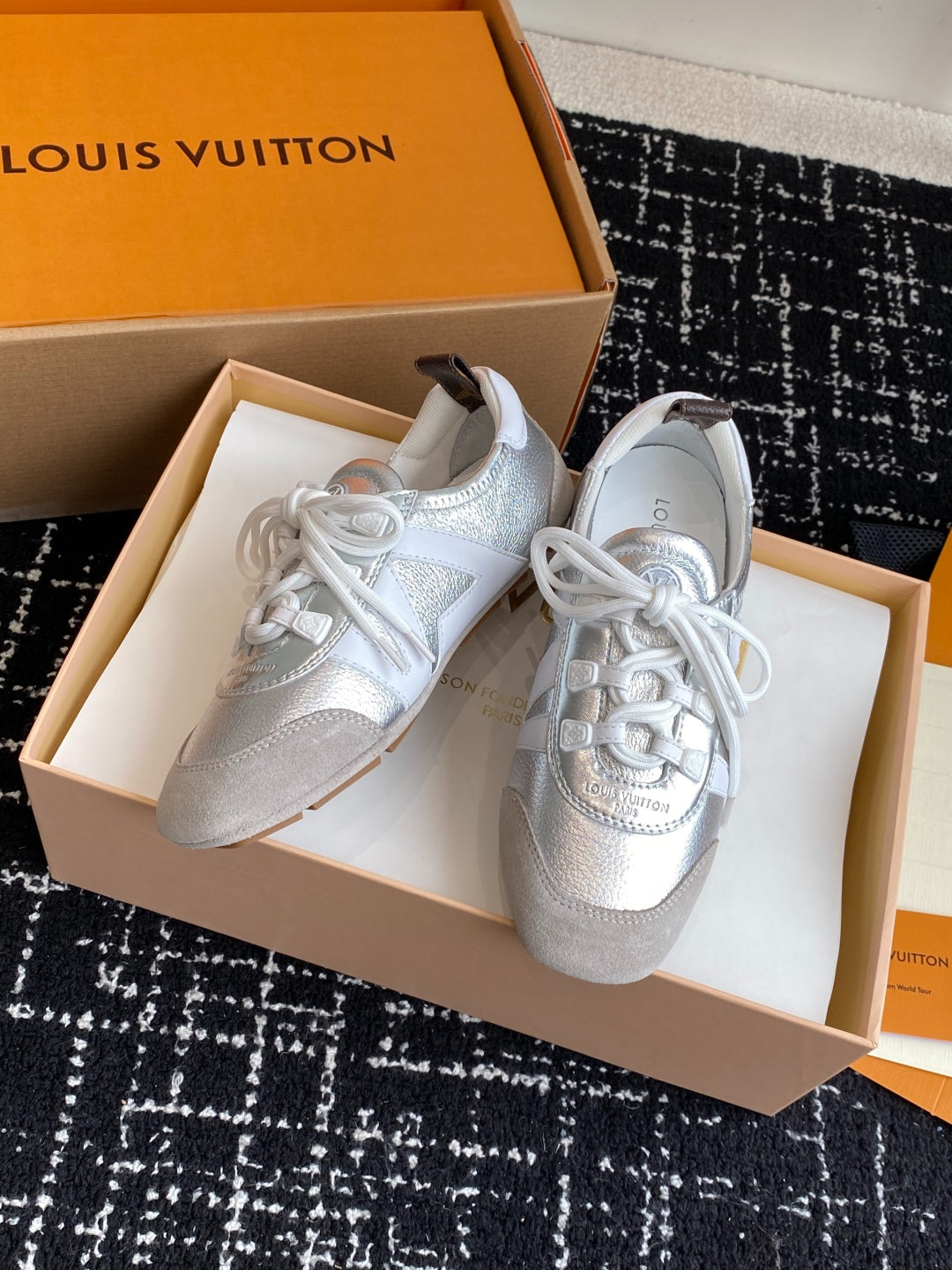 Louis Vuitton Recif Sneaker (Silver/White)