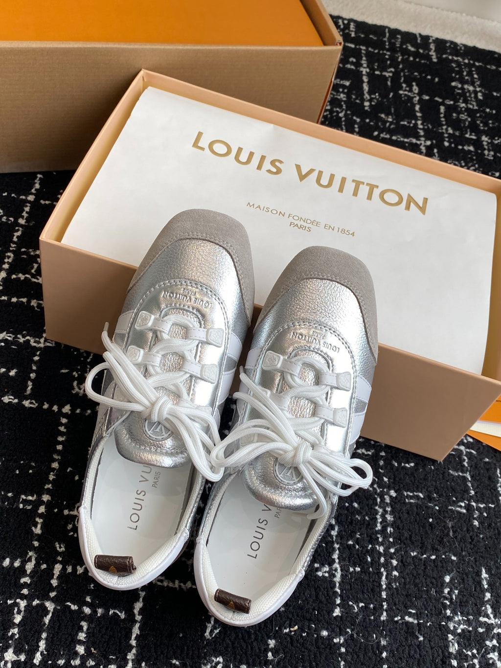 Louis Vuitton Recif Sneaker (Silver/White)