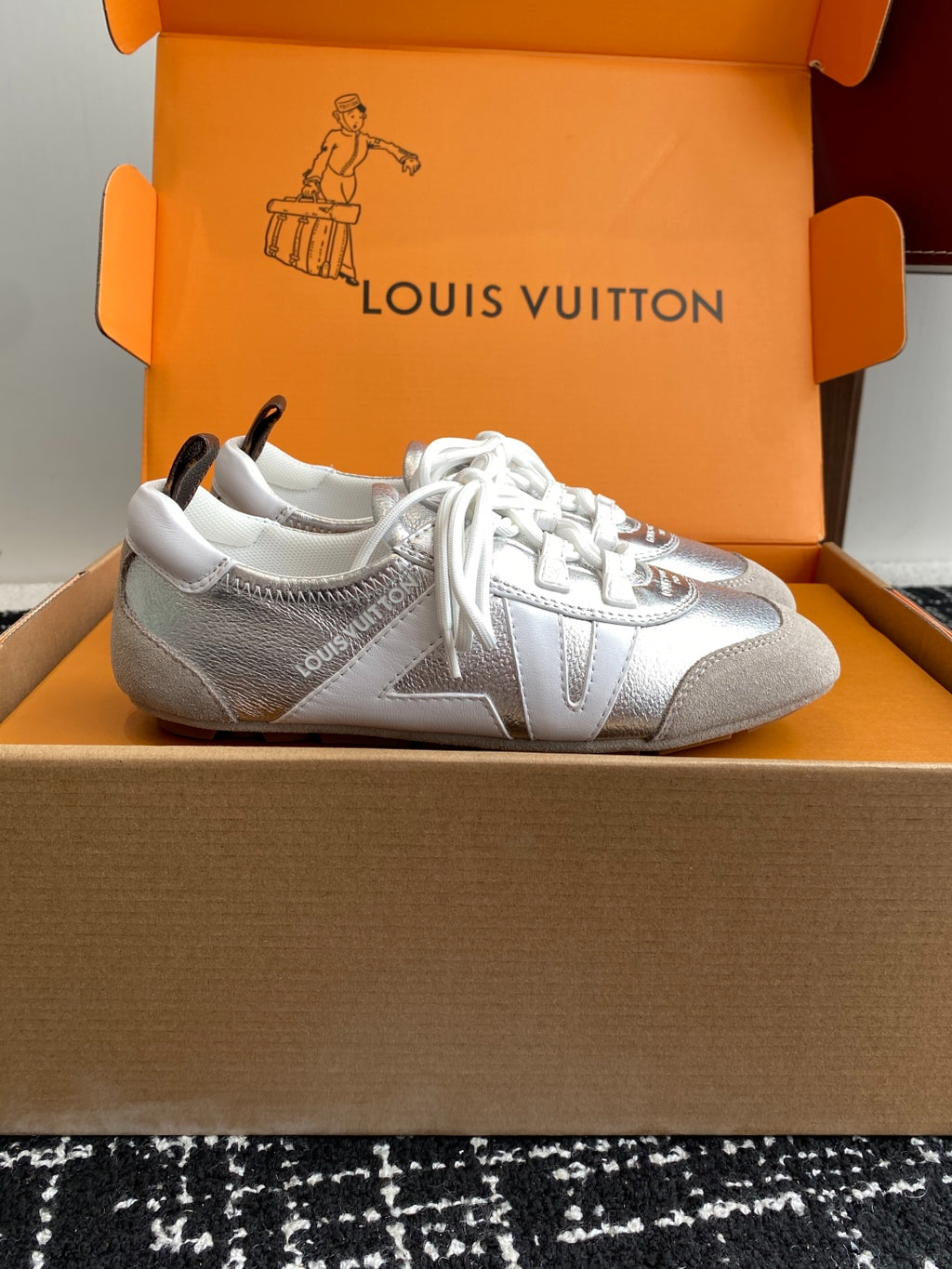 Louis Vuitton Recif Sneaker (Silver/White)