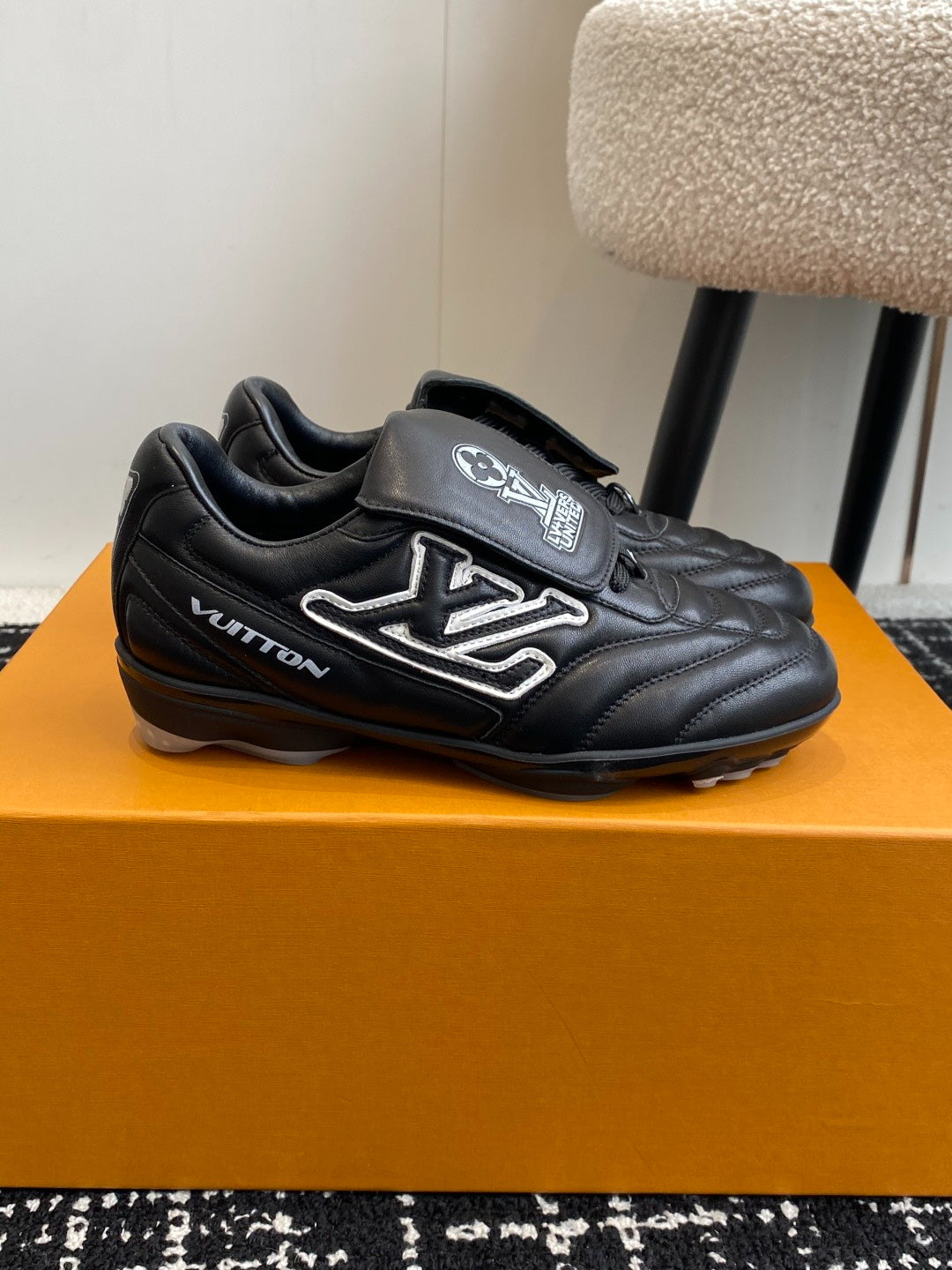 Louis Vuitton LV Kick Sneaker (Black Leather)