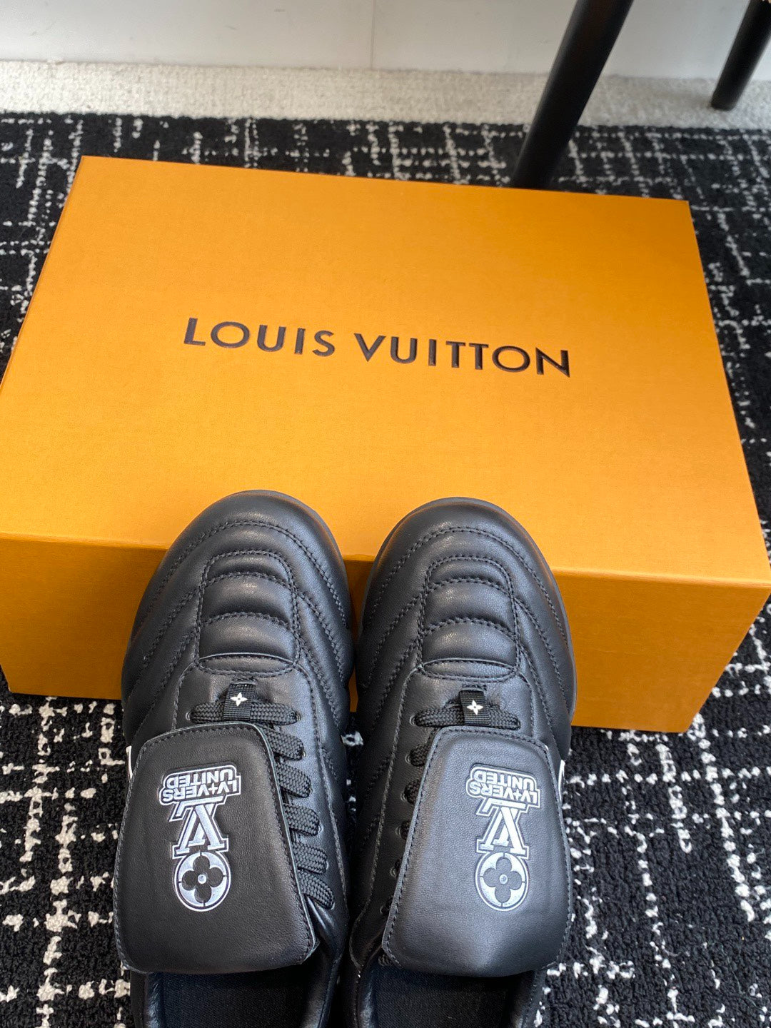 Louis Vuitton LV Kick Sneaker (Black Leather)