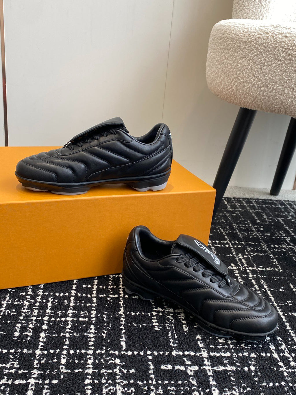 Louis Vuitton LV Kick Sneaker (Black Leather)