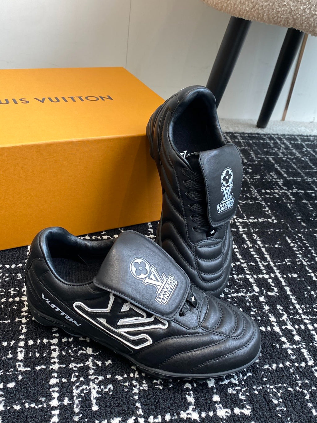 Louis Vuitton LV Kick Sneaker (Black Leather)