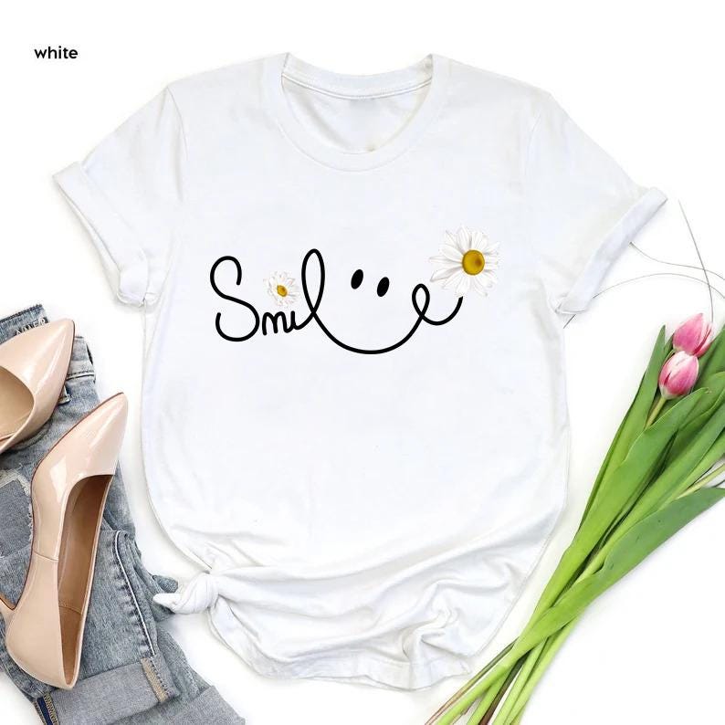 Daisy Smile Face Shirt,Daisy Flower Smile Tshirt, Summer Women Gift Tee,Daisy Women's T shirt, Floral Gift For Women,Mom Trendy Flower Shirt