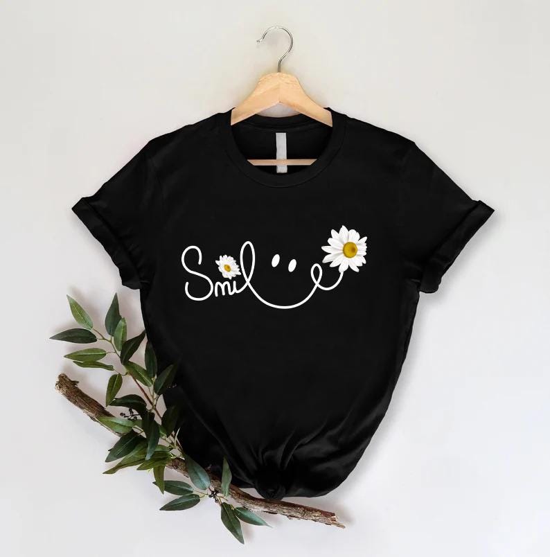Daisy Smile Face Shirt,Daisy Flower Smile Tshirt, Summer Women Gift Tee,Daisy Women's T shirt, Floral Gift For Women,Mom Trendy Flower Shirt