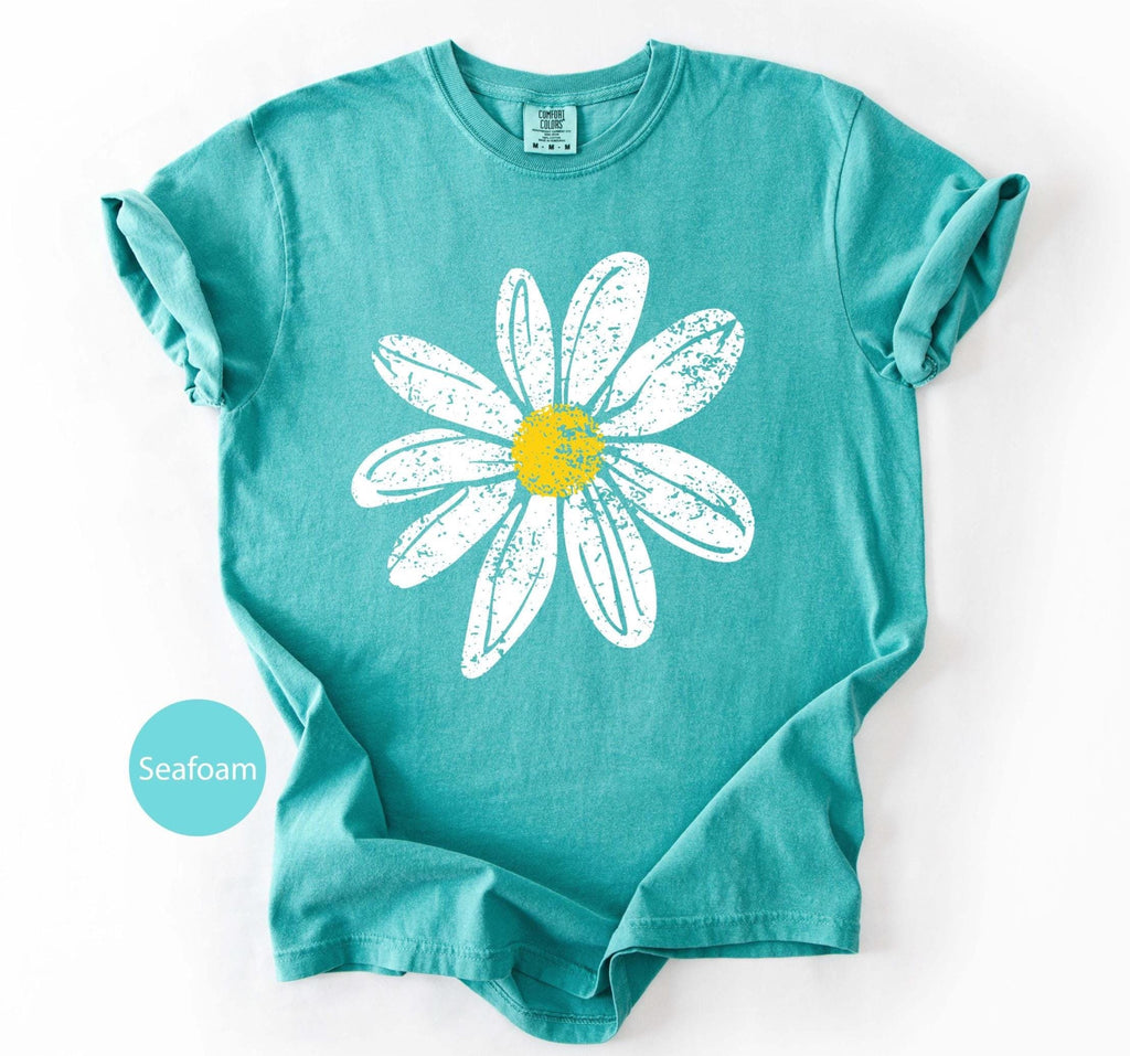 Daisy Shirt gift for Women Retro Floral Graphic Tee, Flower Print Comfort Colors T-Shirt