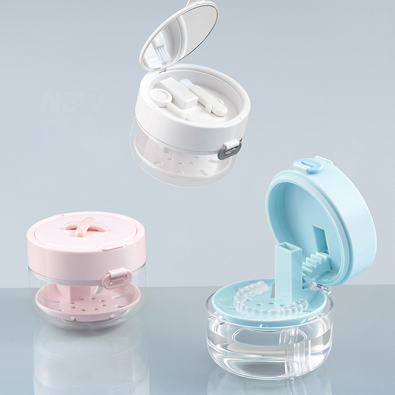 All-in-One Storage Case for Braces and Retainers – Leak-Proof Cleaning Case with Mirror, Brush, and Strainer Basket