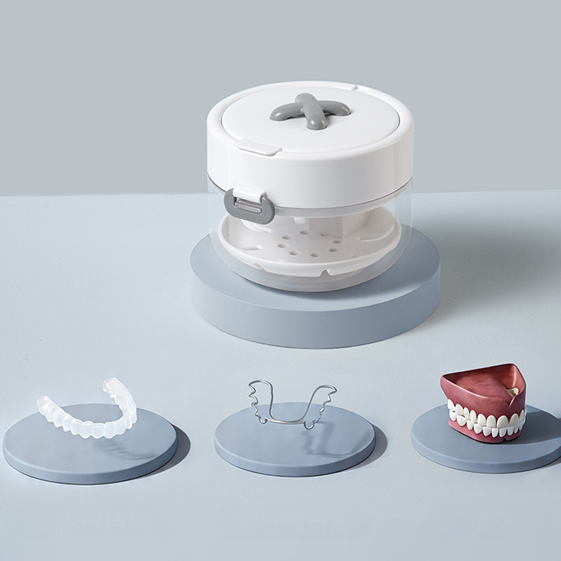 All-in-One Storage Case for Braces and Retainers – Leak-Proof Cleaning Case with Mirror, Brush, and Strainer Basket